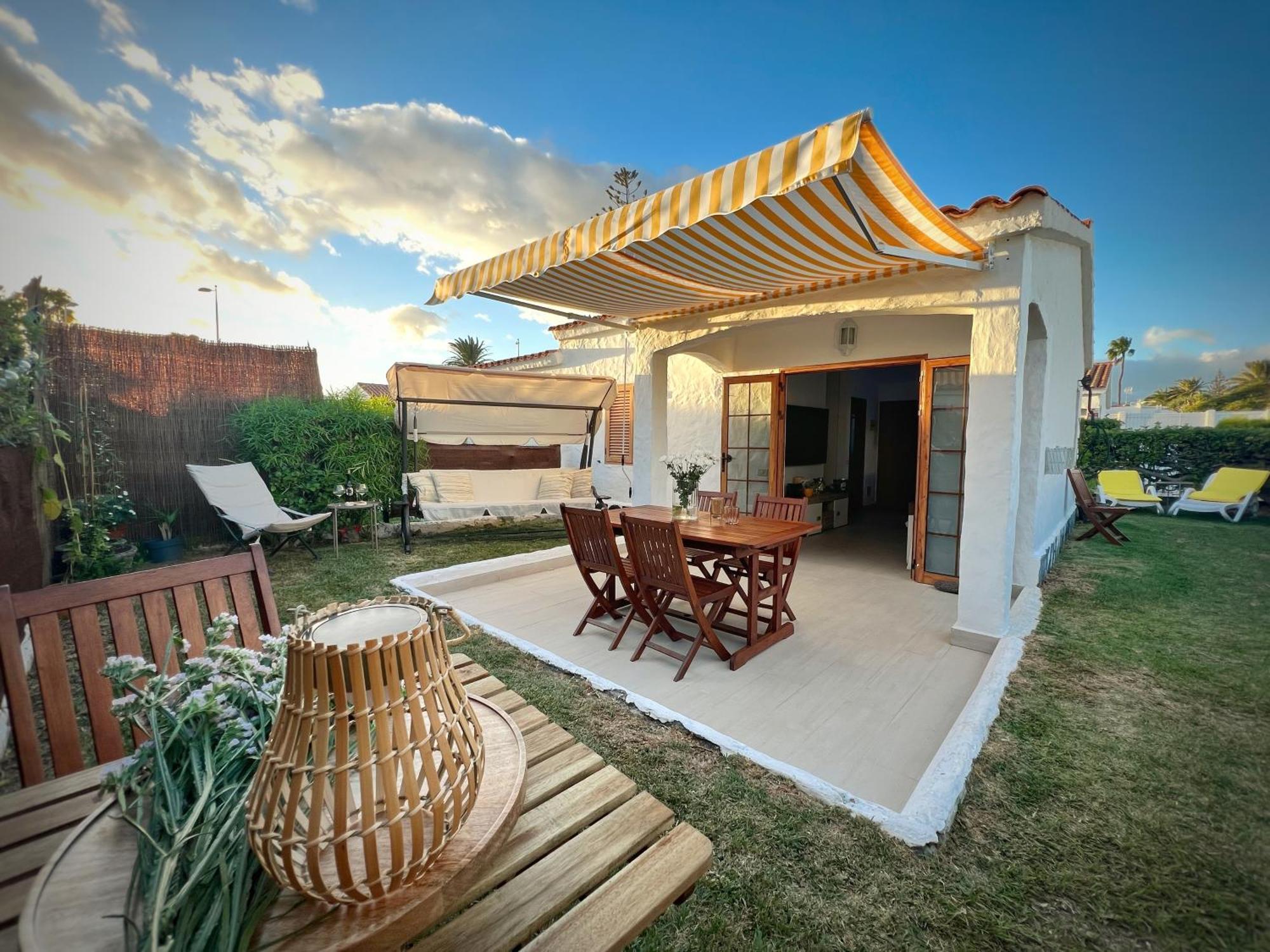 Buzzstays: 1-Bed Bungalow, Garden, Near Yumbo & Beach 马斯帕洛马斯 外观 照片