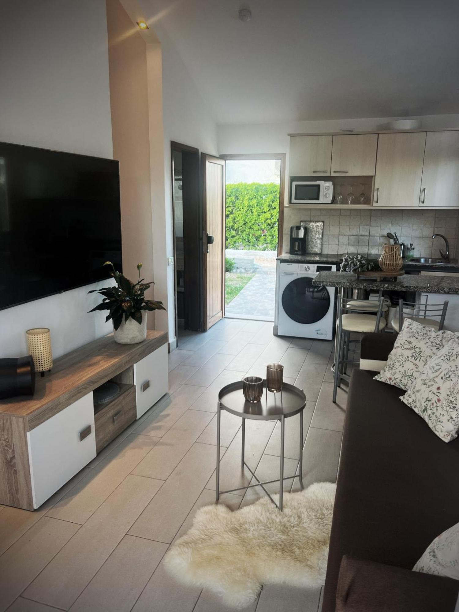 Buzzstays: 1-Bed Bungalow, Garden, Near Yumbo & Beach 马斯帕洛马斯 外观 照片