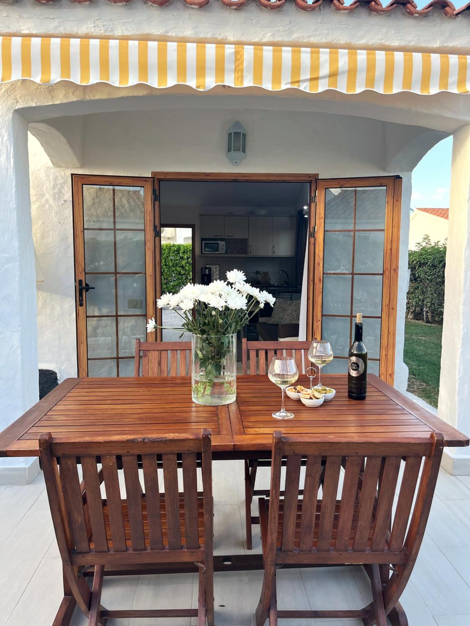 Buzzstays: 1-Bed Bungalow, Garden, Near Yumbo & Beach 马斯帕洛马斯 外观 照片