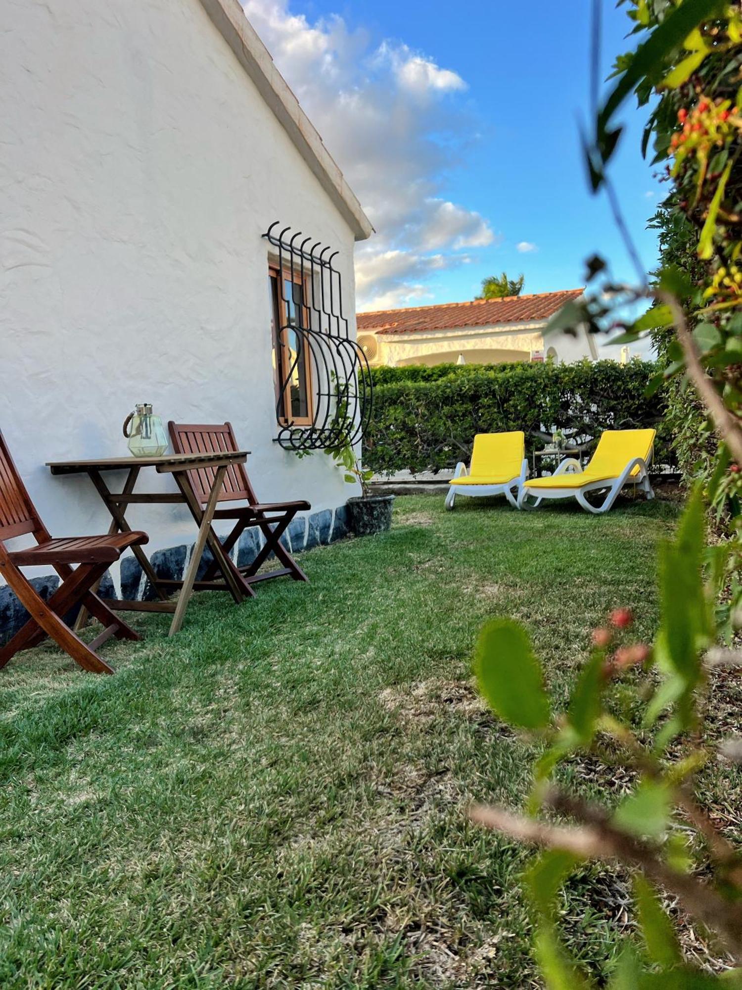 Buzzstays: 1-Bed Bungalow, Garden, Near Yumbo & Beach 马斯帕洛马斯 外观 照片